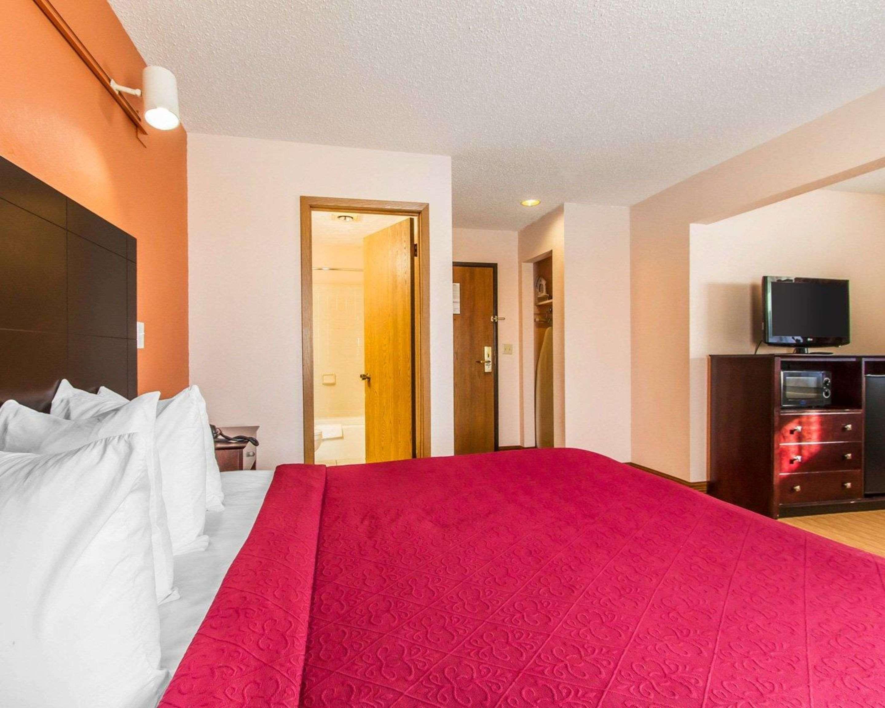Quality Inn & Suites Ottumwa North מראה חיצוני תמונה