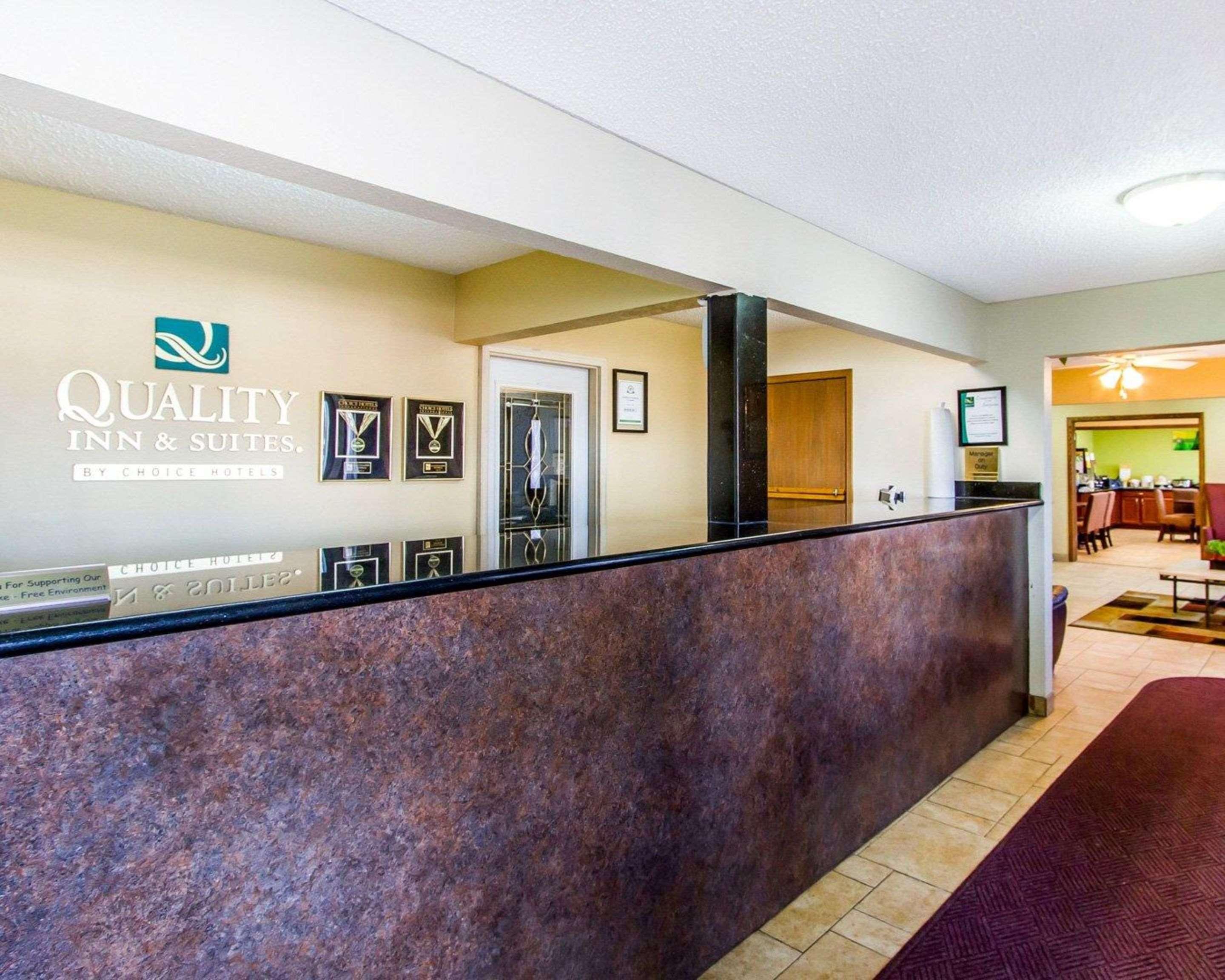 Quality Inn & Suites Ottumwa North מראה חיצוני תמונה