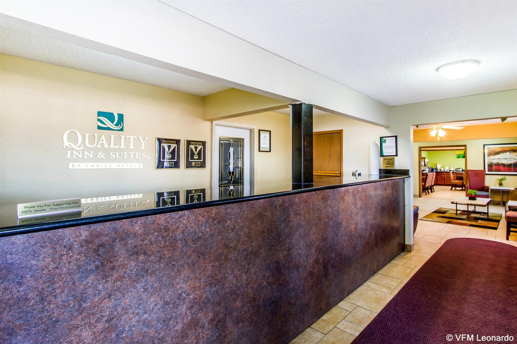 Quality Inn & Suites Ottumwa North מראה חיצוני תמונה