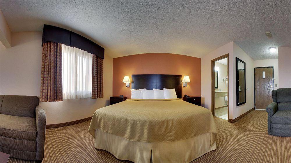 Quality Inn & Suites Ottumwa North מראה חיצוני תמונה