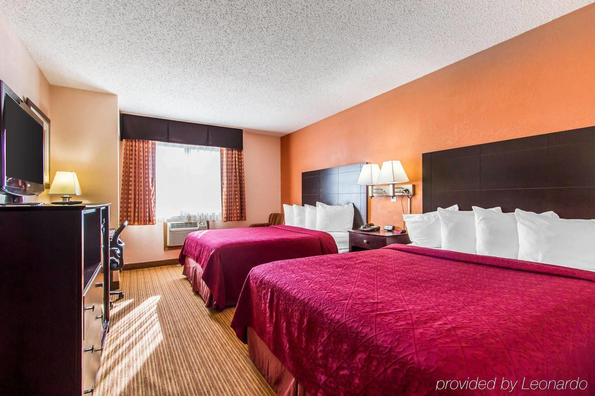 Quality Inn & Suites Ottumwa North מראה חיצוני תמונה
