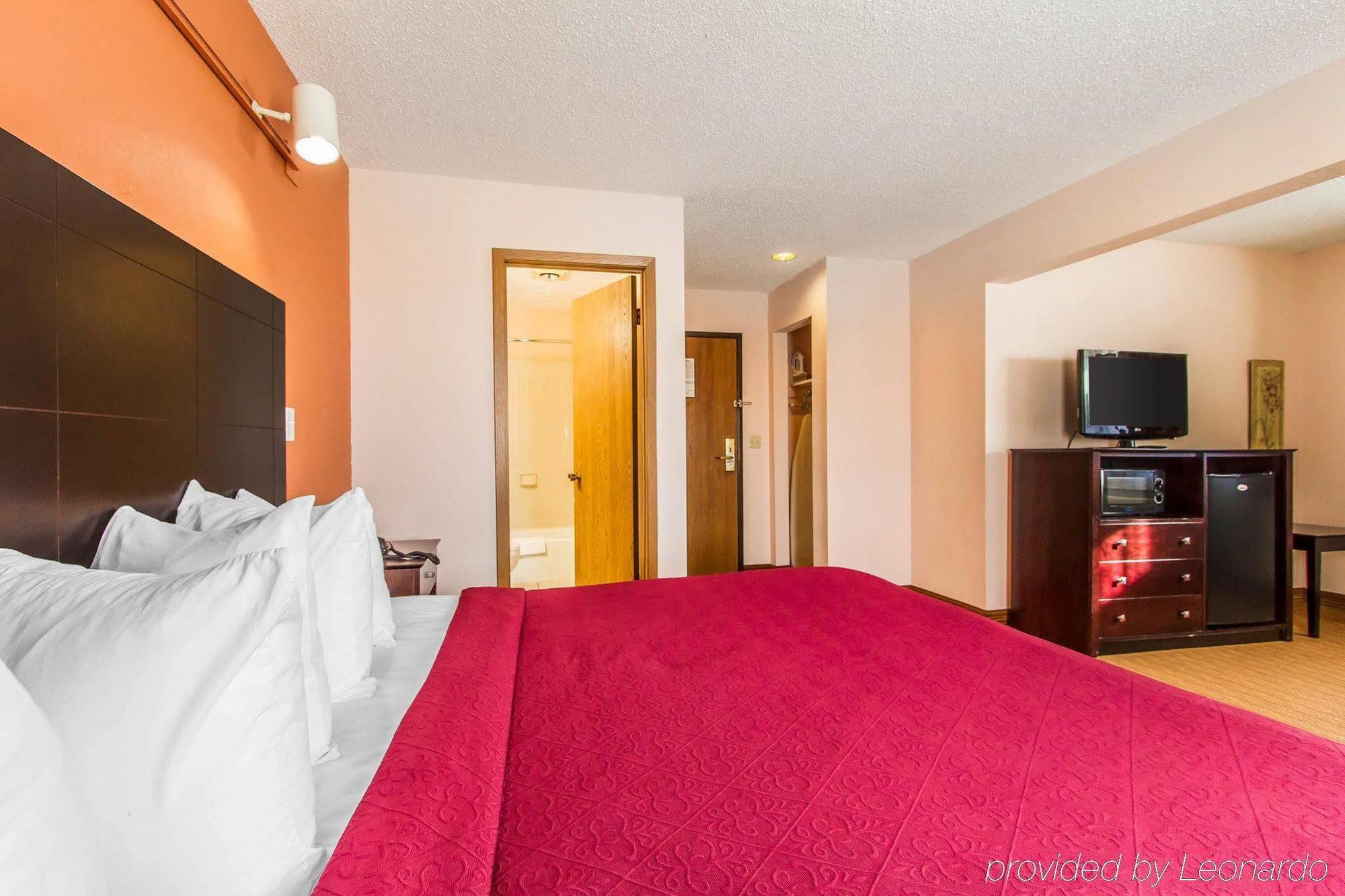 Quality Inn & Suites Ottumwa North מראה חיצוני תמונה