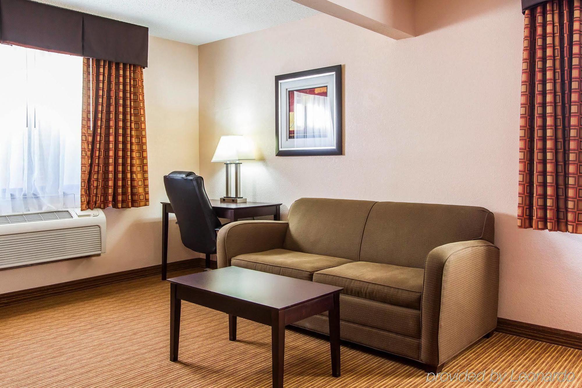 Quality Inn & Suites Ottumwa North מראה חיצוני תמונה