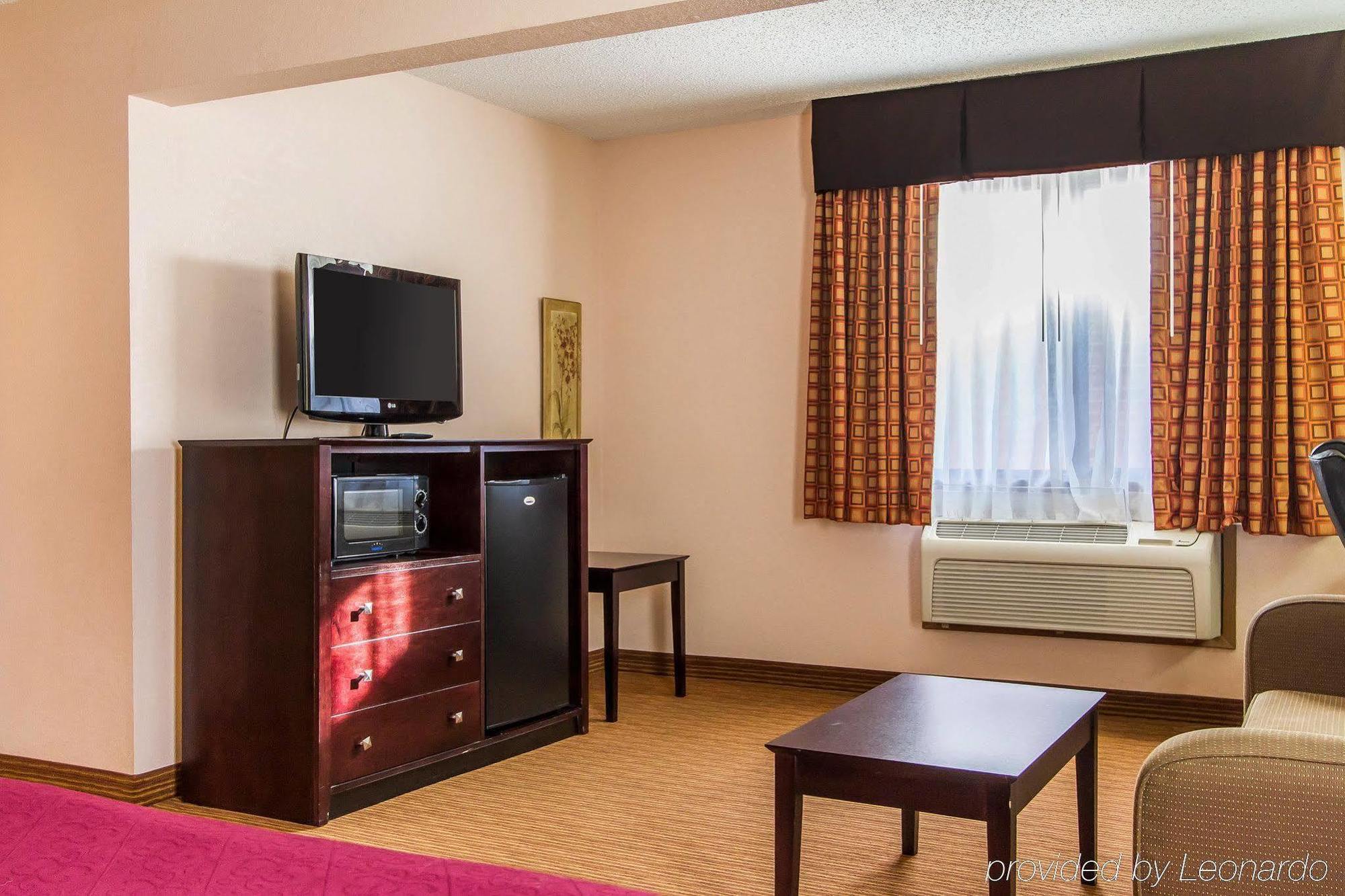 Quality Inn & Suites Ottumwa North מראה חיצוני תמונה