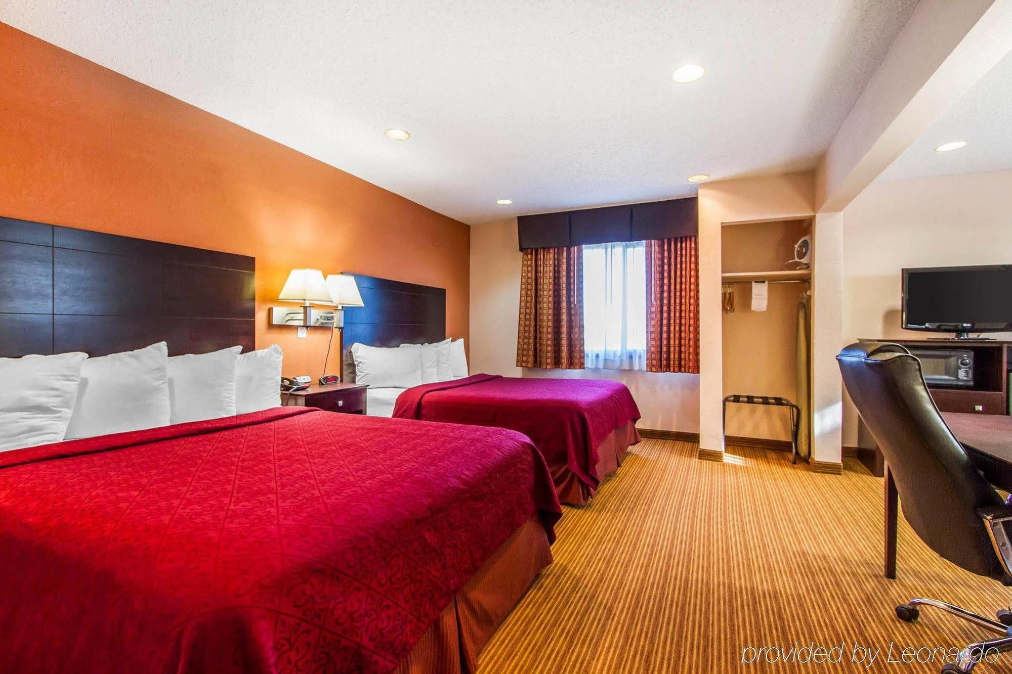 Quality Inn & Suites Ottumwa North מראה חיצוני תמונה