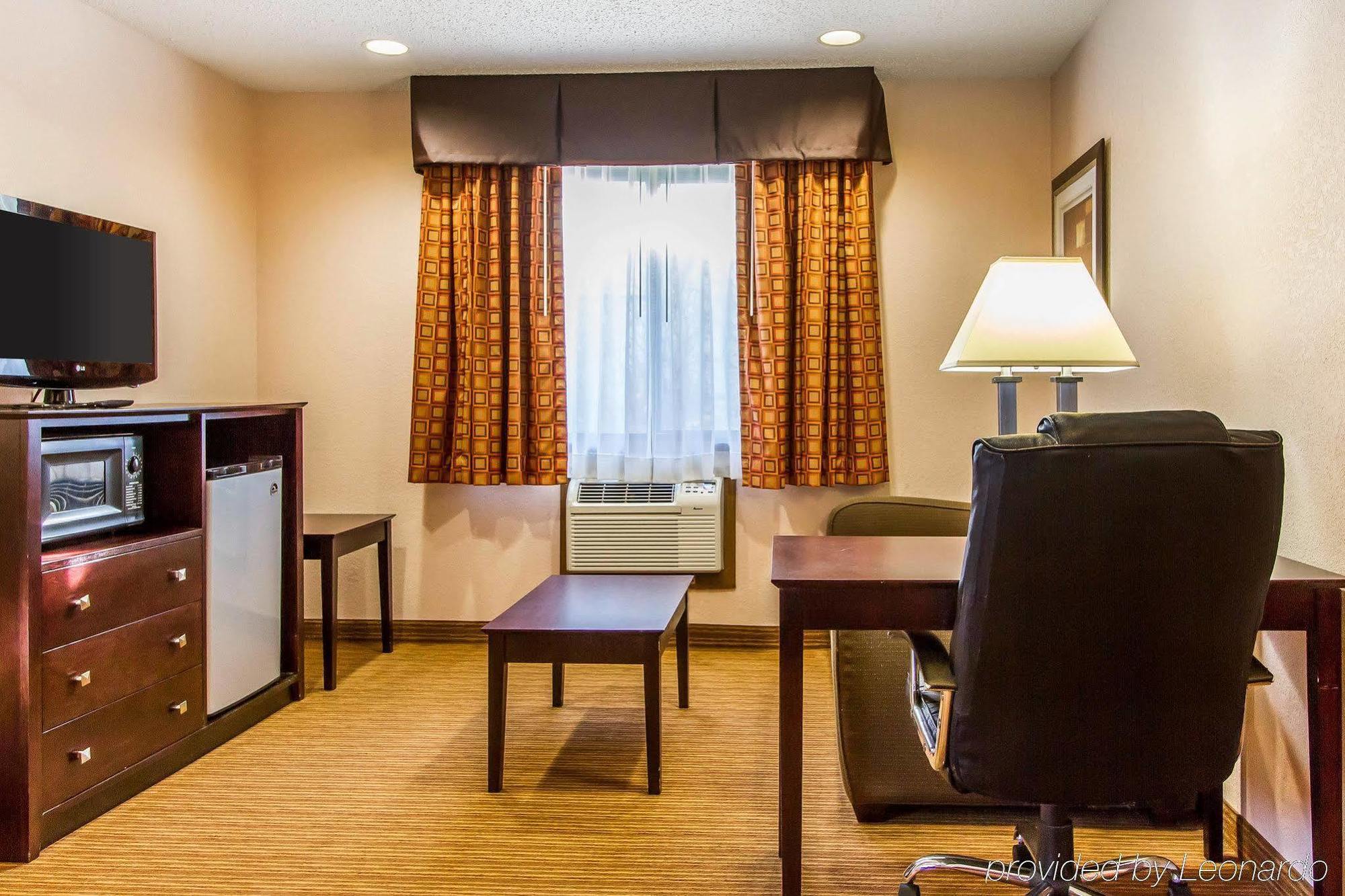 Quality Inn & Suites Ottumwa North מראה חיצוני תמונה