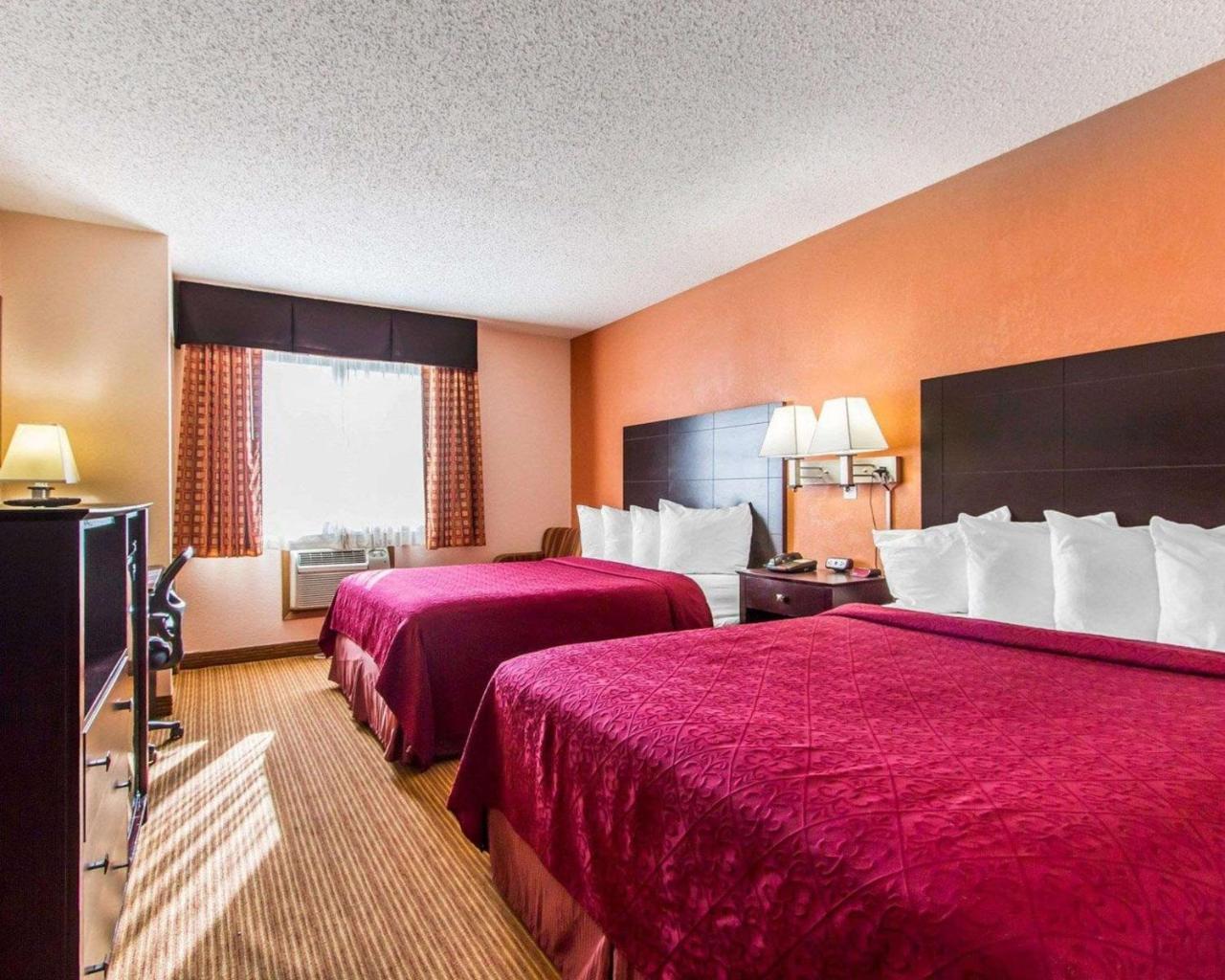 Quality Inn & Suites Ottumwa North מראה חיצוני תמונה